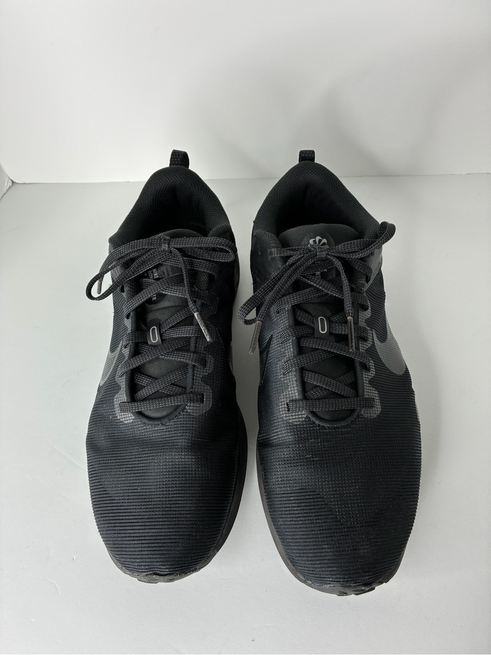 Nike Men’s Black Mesh Casual Sneakers - Picture 3 of 4